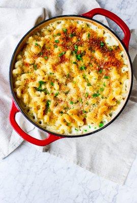 Basic Mac. Elbow pasta in a creamy sauce with a blend of  French Raclette, American aged Cheddar,  and real Parmesan Reggiano from Italy.