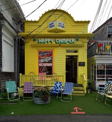 Cool spot for ice cream, donuts & coffee