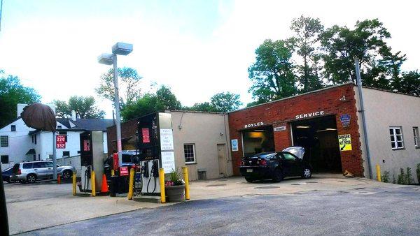 Boyle's Gas Service Station, Villanova -- storefront