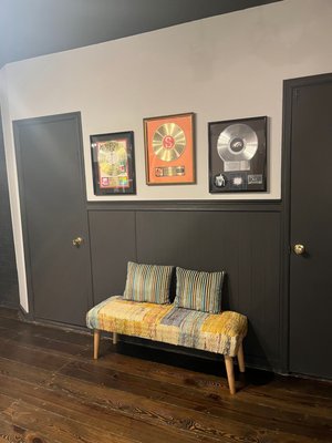 Studio '533 Lobby