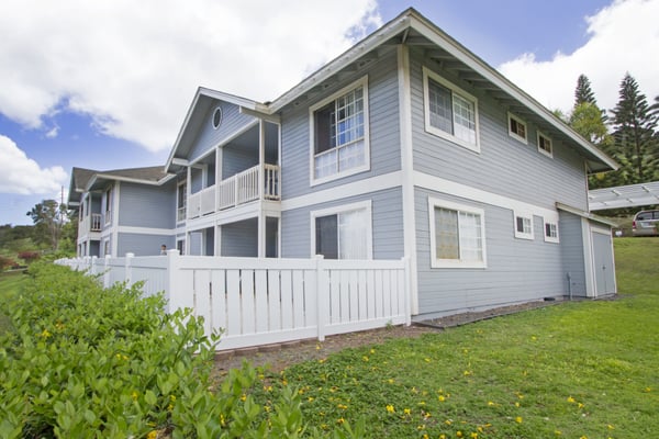 Makakilo Cliffs 2/2/2 with a fenced yard. Situated up in the hills of Palehua in the growing community of Kapolei.