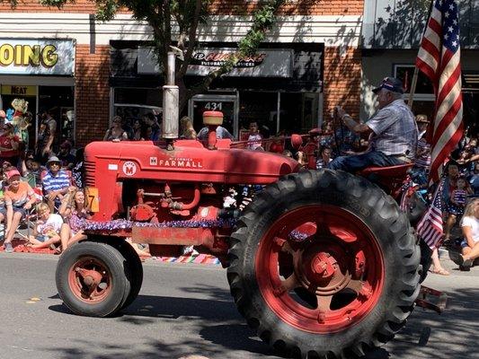 Turlock 07/04/19 Parade: McCormick Tractor