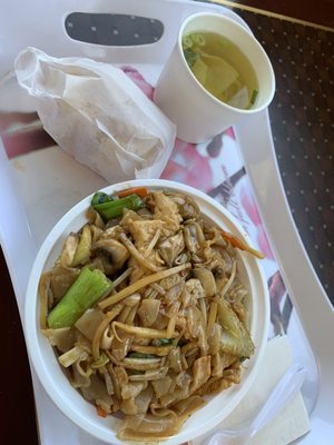 L1. Chicken Chow Mein Lunch Special (Wonton Soup)