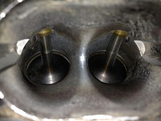 Valves after a carbon cleaning