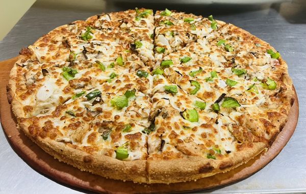 Delicious Grilled Chicken  Pizza!