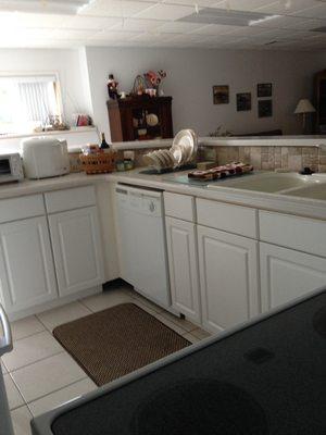 Another picture of the kitchen