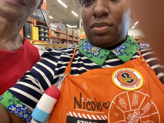 I received impeccable service from Nicole and Mr Arthur Tatum.  HomeDepot you indeed stand out better than all the rest.