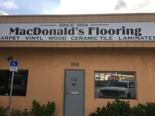 Here is the store front. There is large showrooms for Carpet, Wood, Tile, Laminate and LVT.