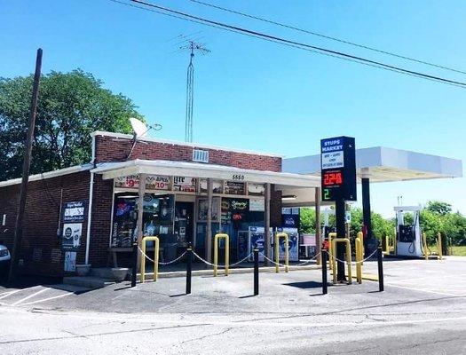 Stups Market as seen from Mountville Road. Parking can be found near the back of the store.