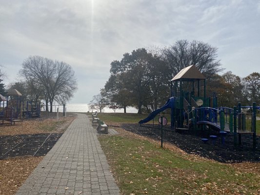 Great well maintained playground with awesome view.