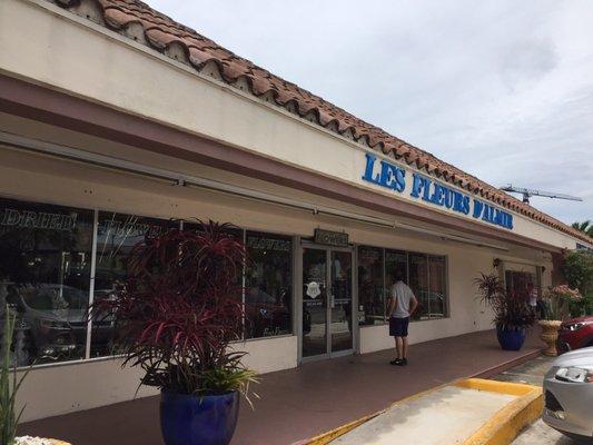 Entrance in a small strip center on East Palmetto Park Road. Less than one block west of  intracoastal.