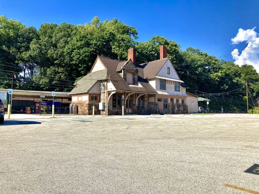 SEPTA Devon Station -- parking lot almost empty on Saturday in August