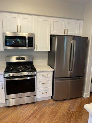 Oven leveled and refrigerator installed to 2nd floor.