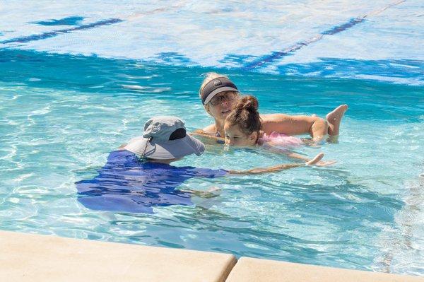 Beginner class for over 3. Learning to blow bubbles/hold breath underwater.