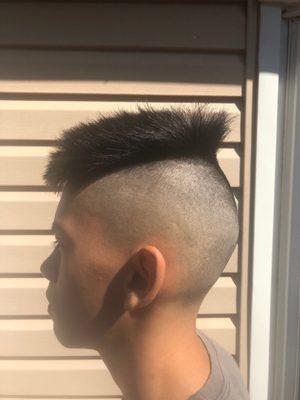 Worst haircut I've seen from someone who says they r a barber. He asked for a med to high fade....that is NOT what that is.