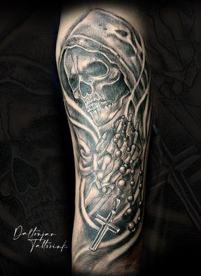 Beautiful skull with Rosario; we make customs designs 
@daltonjartattoo for more work