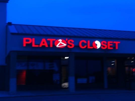 Exterior of Plato's Closet in the Oak Brook Square shopping center.