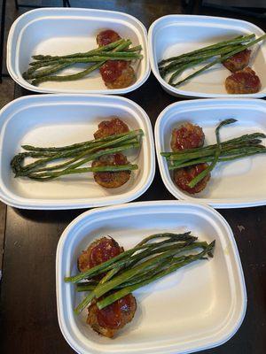 Tiny Turkey meatloaf with grilled asparagus