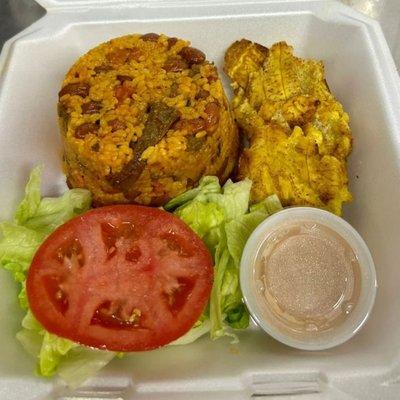 Arroz Enchurrascado con Tostones / Skirt Steak Rice with Fried Green Plantain