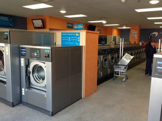 Lots of machines, from high efficiency high capacity, to standard washes.