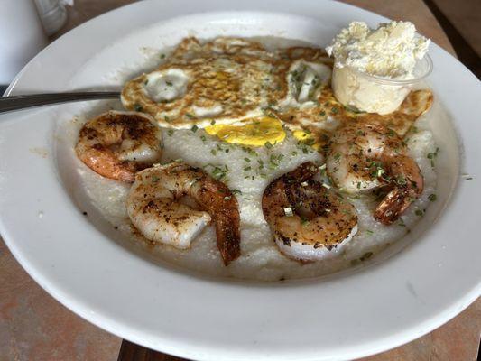 Grits Shrimp & Eggs