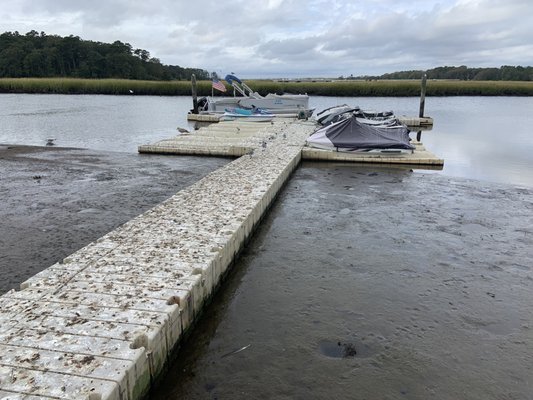 This marina gets mud at low tide every day no matter what. It's also a dumping ground for the local seagull population. Avoid this marina.