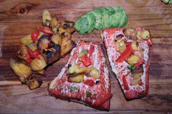 Smoked salmon with grilled pineapple salsa