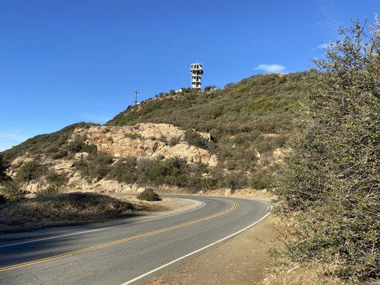 View of saddle peak rd from the end of the trail.