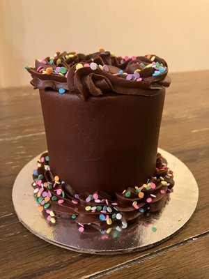 Chocolate cake chocolate frosting