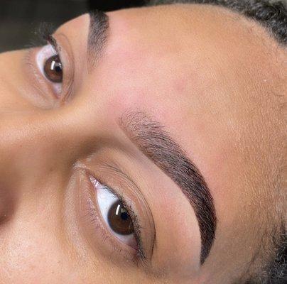 Brow shape & Hybrid tint