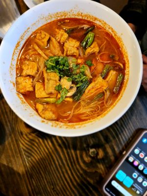 Tom yum noodle soup