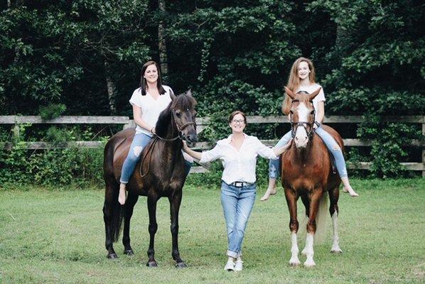 Nicole, Emma with Brando and Kelly with Foxy