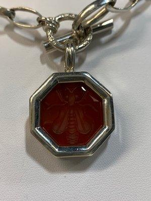 Slane bee pendant