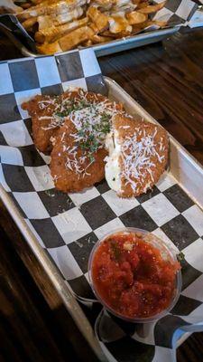 MOZZARELLA MOONS W/ SPICY MARINARA