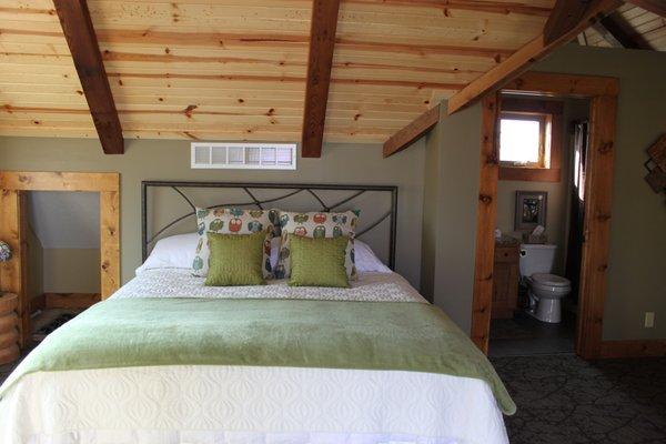 King bed with adjoining full bath in loft at Naw-Tee Pine.