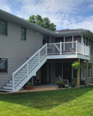 Bloomington composite decking with aluminum railings