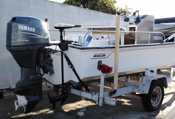 This is the Yamaha outboard the John helps to put it on my Montauk.