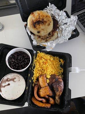 Revuelta Pupusas Frijoles con Queso Pupusas Frijoles 1/4 pollo Arroz Plantains