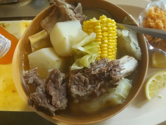 Caldo de res los domingos no mas