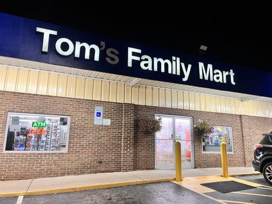 Tom's Family Mart