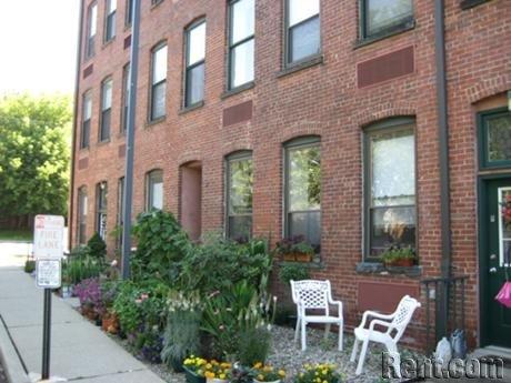 First floor apartments facing Diller Ave