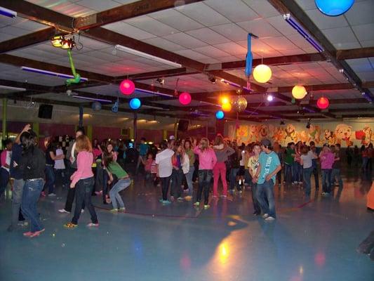 Saturday Teen Night, last hour is skates off & Dance !