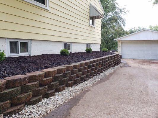 Retaining wall