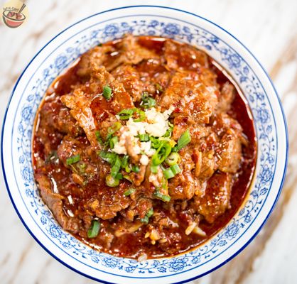 Poach beef with hot chili oil