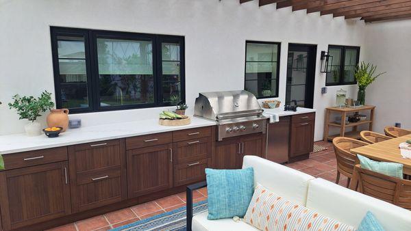 Santa Monica Outdoor Kitchen with Brown Jordan cabinets, Summerset grill and refrigerator.