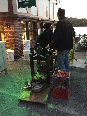 Freshly-Pressed Hot Apple Cider