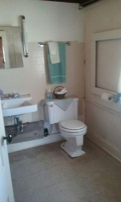 Bathroom, has carpet