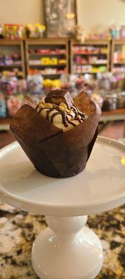 Snickers cupcakes