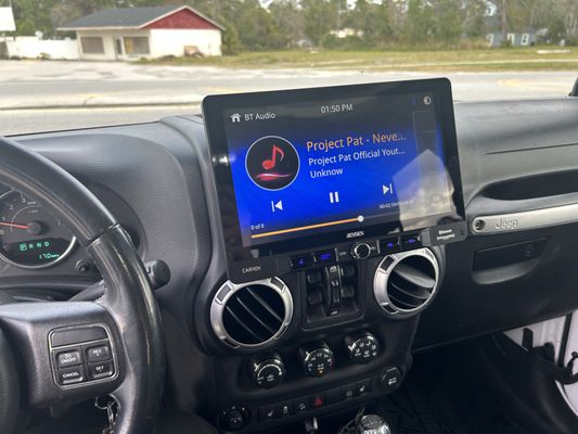 Jk wrangler floating 10.5 stereo upgrade.