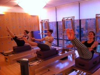 Amazing intermediate students doing teaser on the reformer.